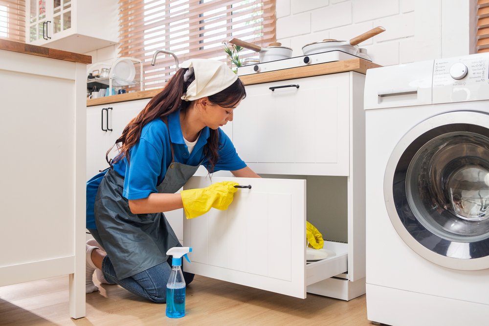 A professional Cleaning Service ensures that all edges inside and out are cleaned thoroughly.